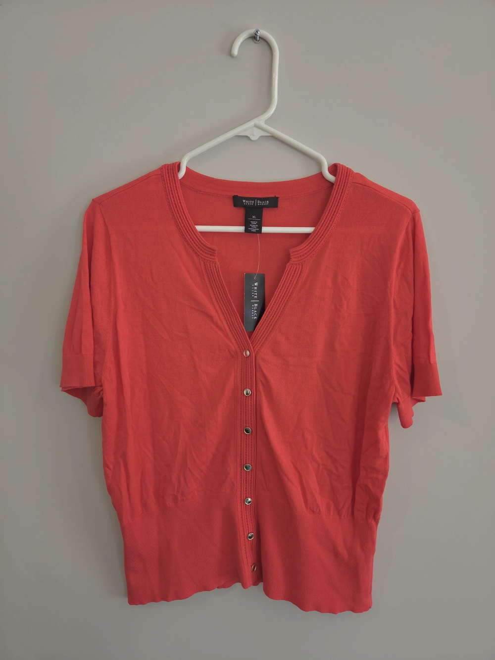 NWT. White House Black Market Red V-Neck Knit Button Down Top. Size XL. #SW